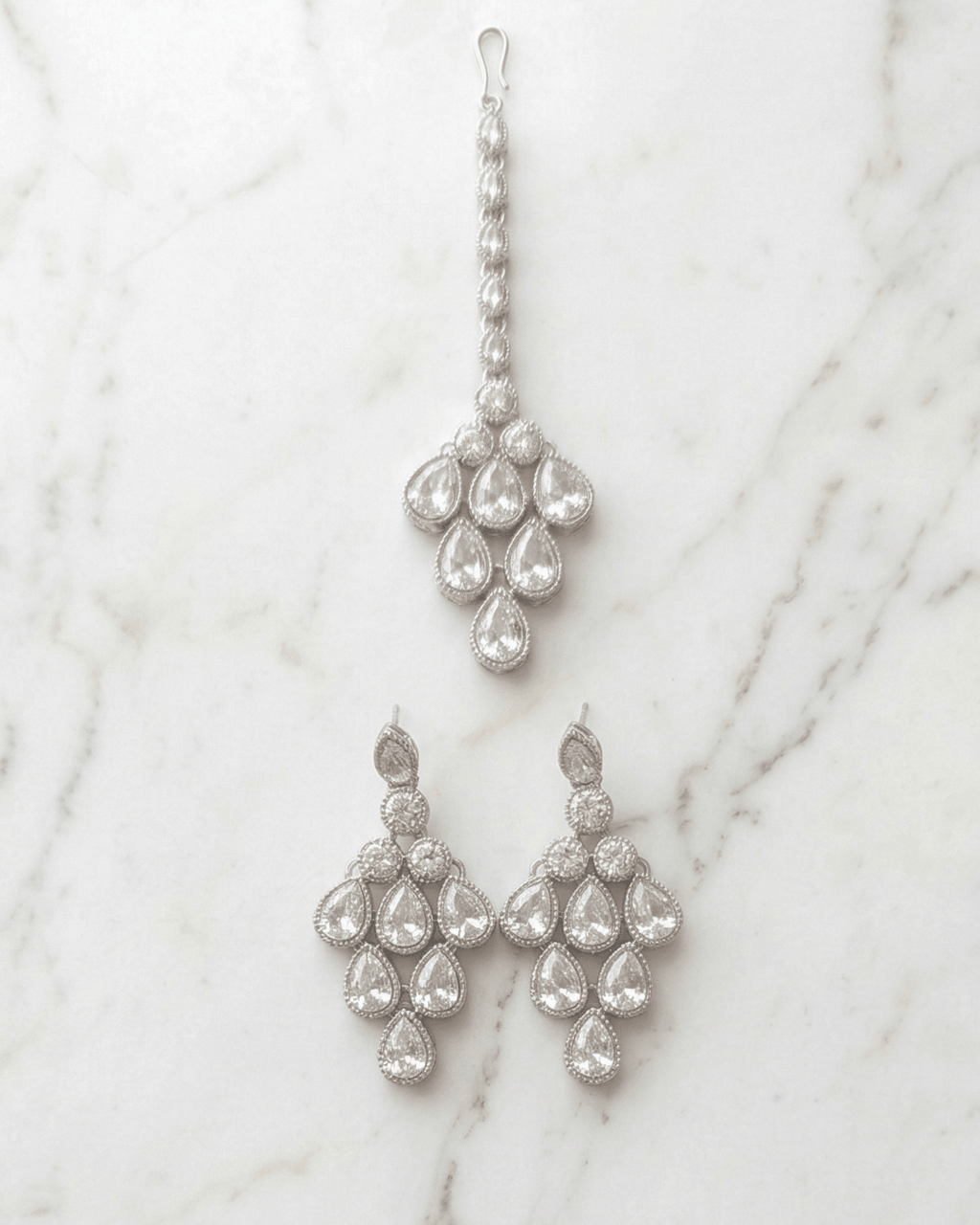 Silver Aura Kundan Necklace Set with Earrings & Maang Tikka - Sannu Fashion Store