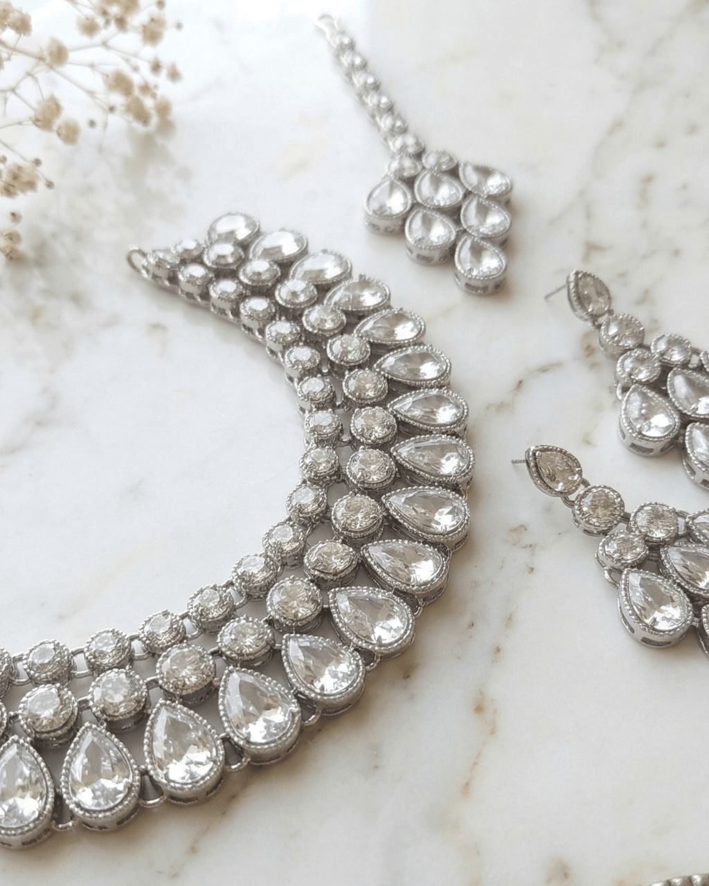 Silver Aura Kundan Necklace Set with Earrings & Maang Tikka - Sannu Fashion Store