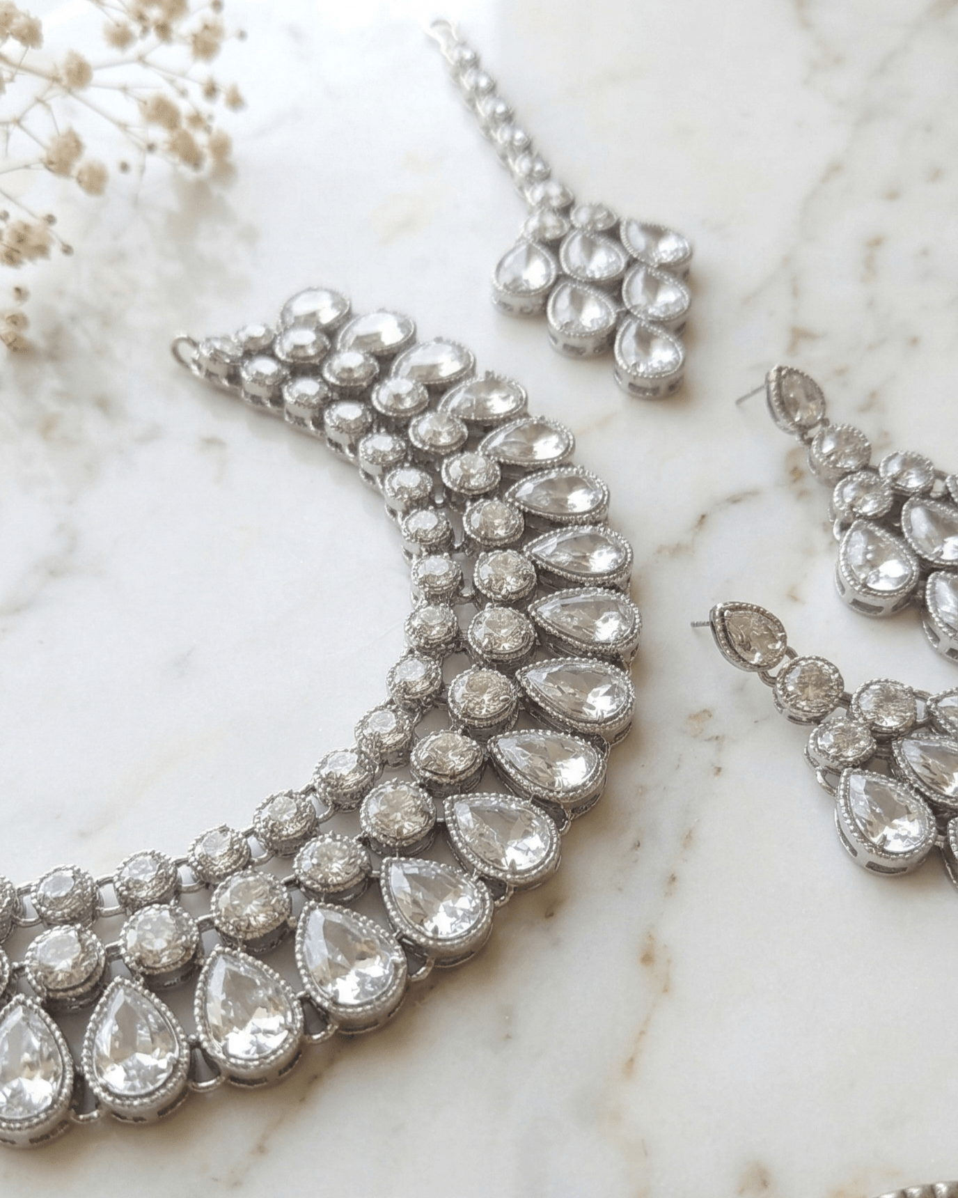 Silver Aura Kundan Necklace Set with Earrings & Maang Tikka - Sannu Fashion Store